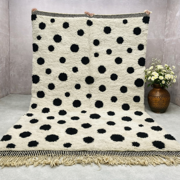 Beni Mrirt Rug – Black Doted Rug